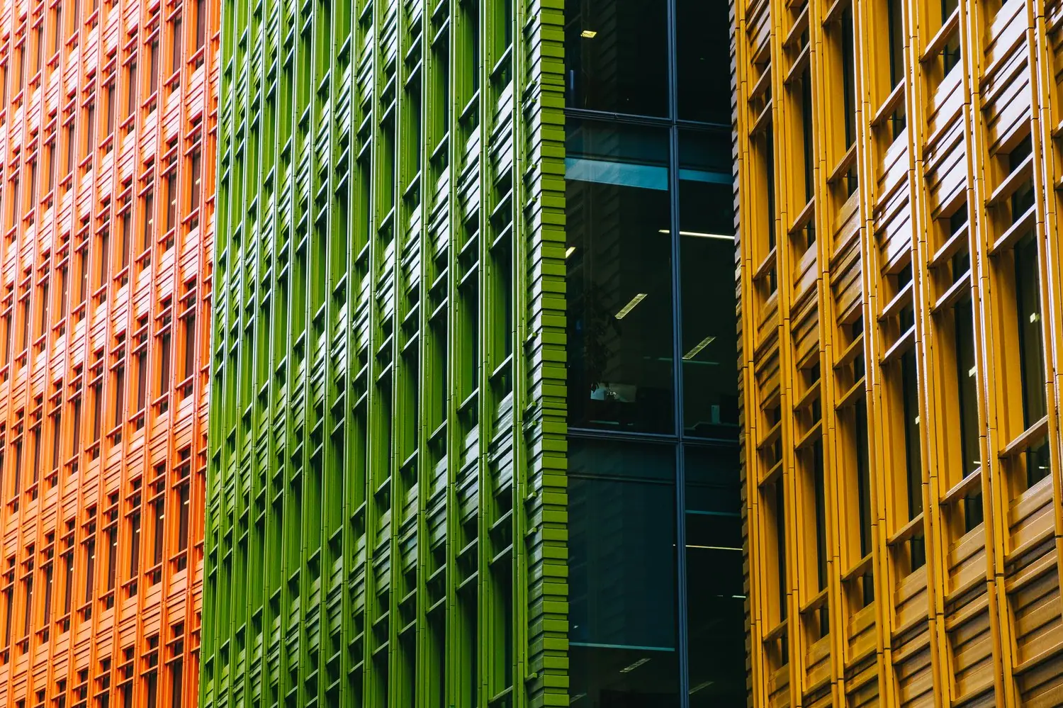 Inteligentne fasady: systemy adaptacyjne w nowoczesnej architekturze