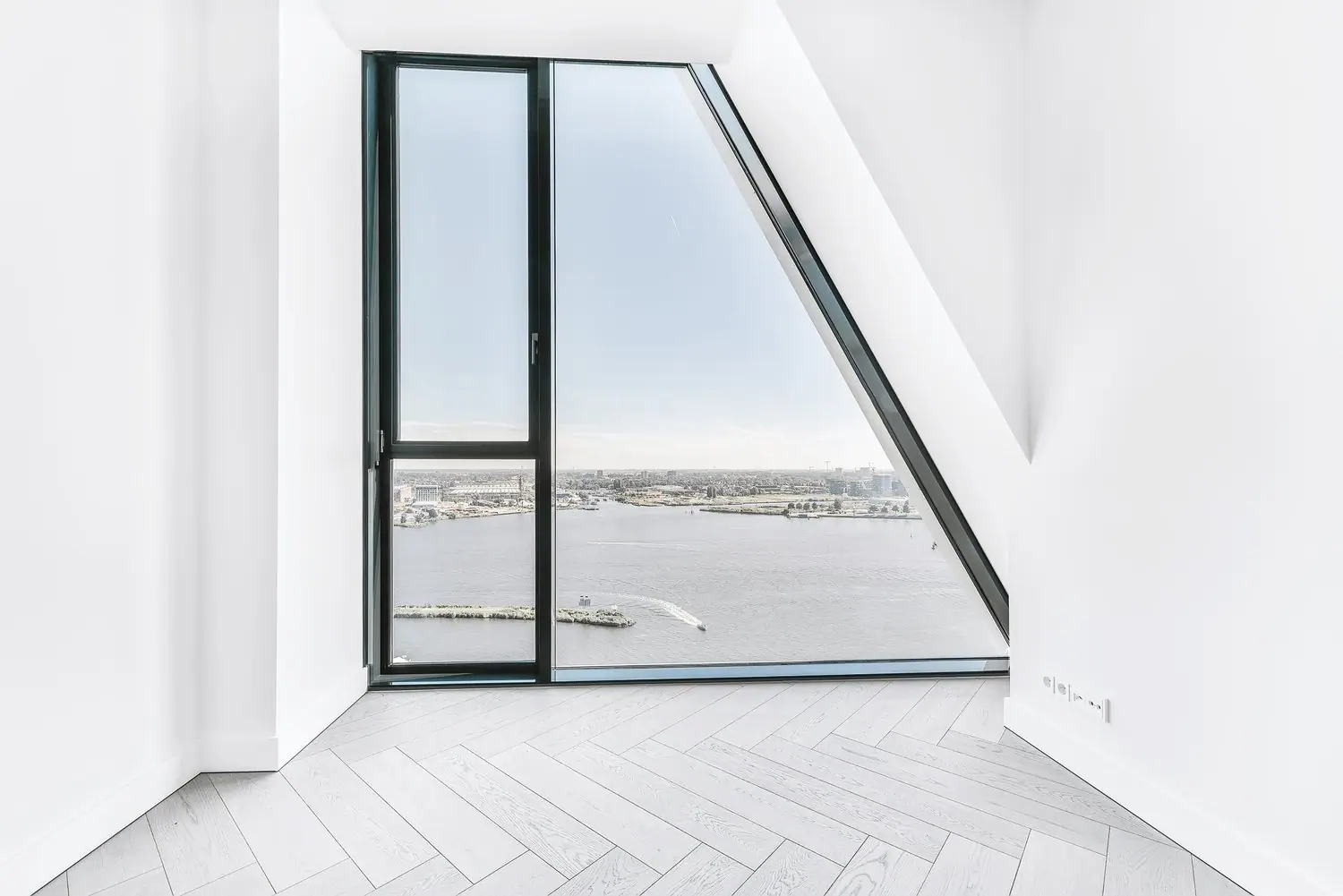 Czym różni się architektura minimalistyczna od skandynawskiej?